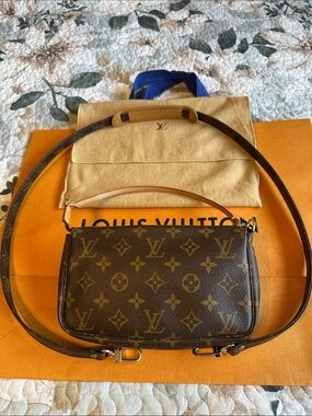 Louis Vuitton Monogram Pochette Accessoires with Crossbody Strap